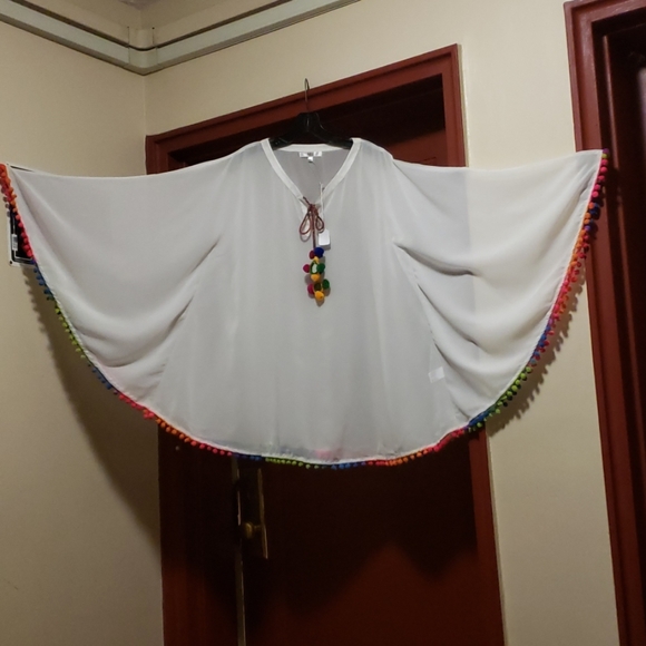 A&B Top With Multi-Coloured Pom Pom Size S/M - Picture 3 of 8